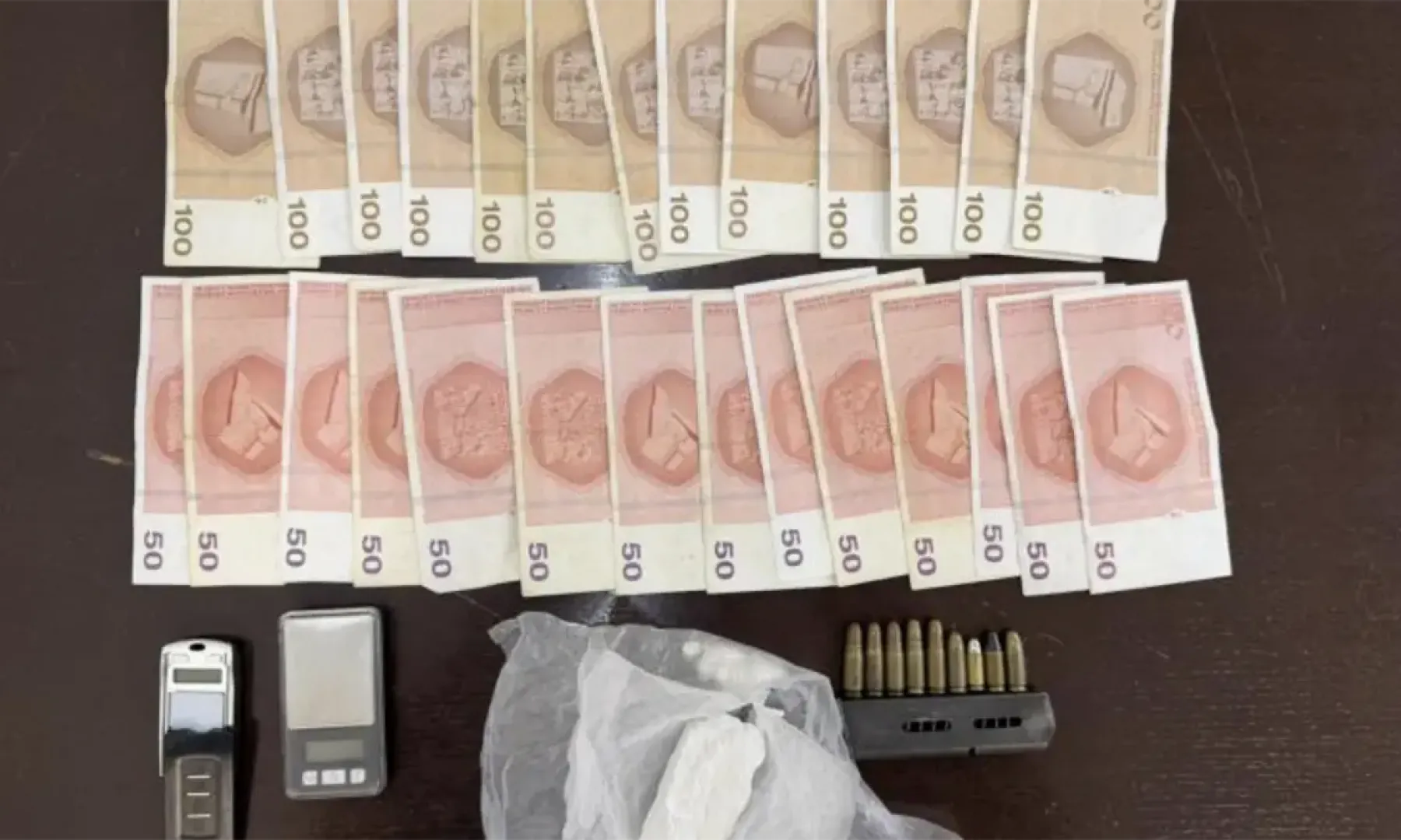 Policija u Sarajevu našla drogu, oružje i veliku količinu novca, uhapšena žena
