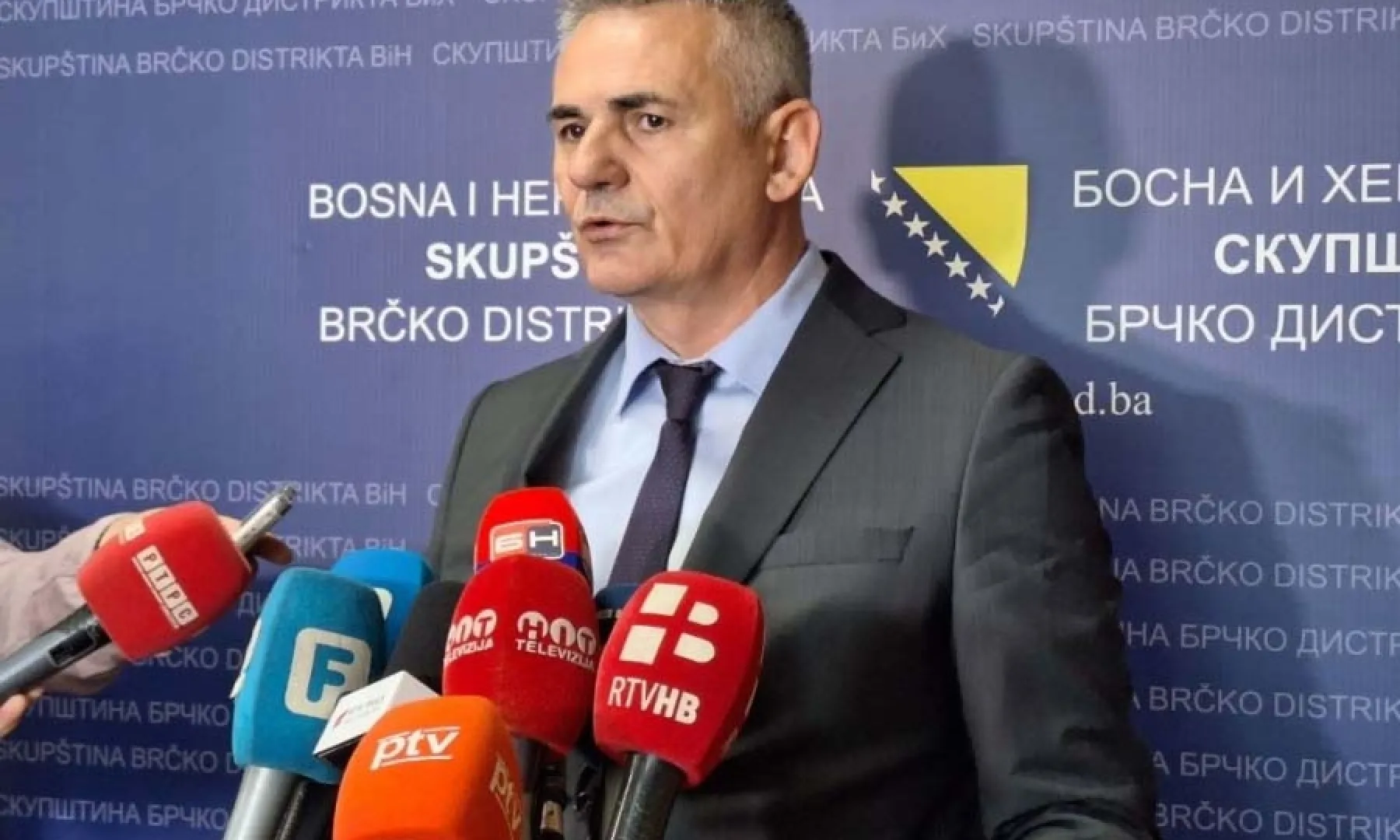 PROBOSANSKI BLOK U BRČKOM ODBACUJE ODLUKE GRADONAČELNIKA O DANIMA ŽALOSTI