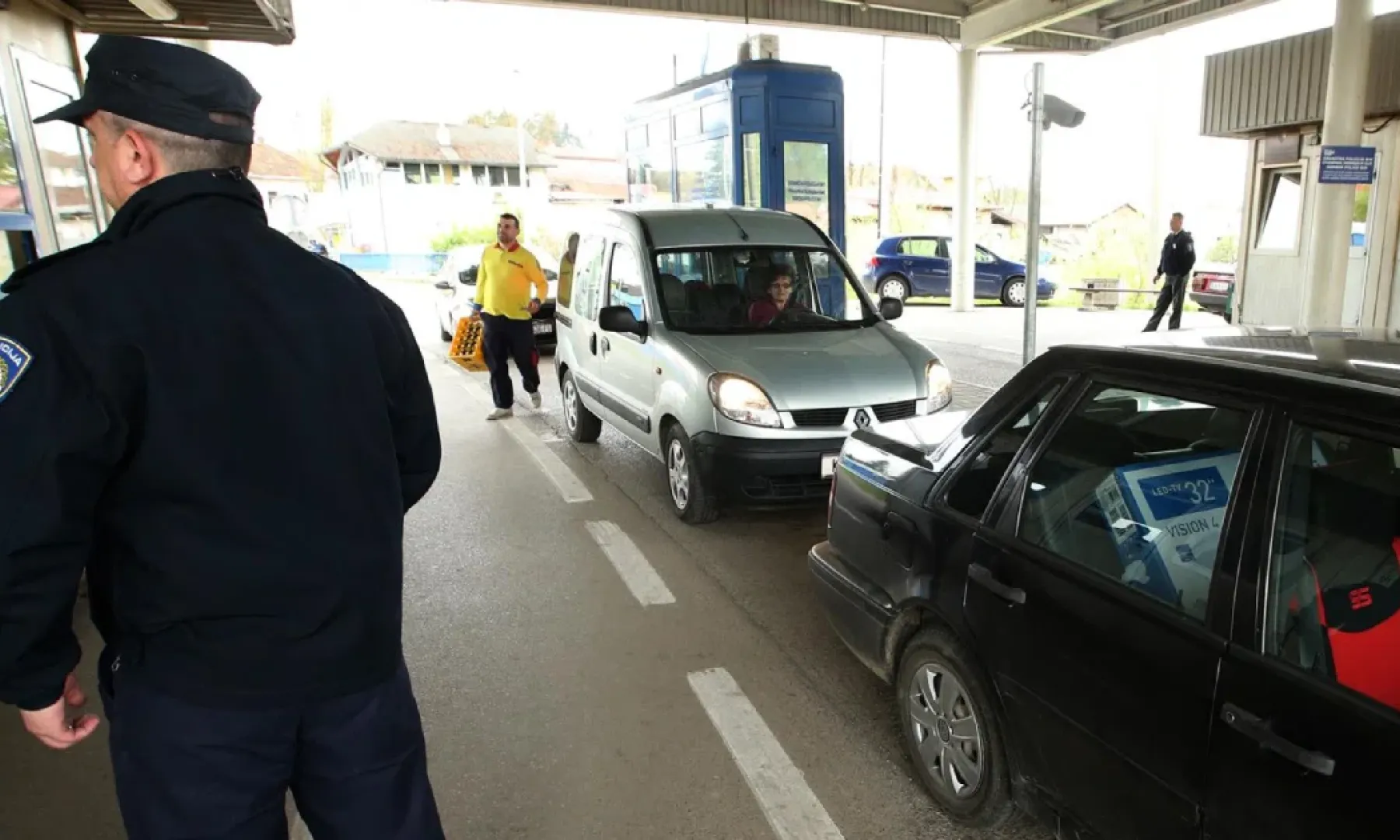 Građani BiH upozoreni na stroga pravila unosa hrane i kazne do 27.000 KM prilikom ulaska u Hrvatsku