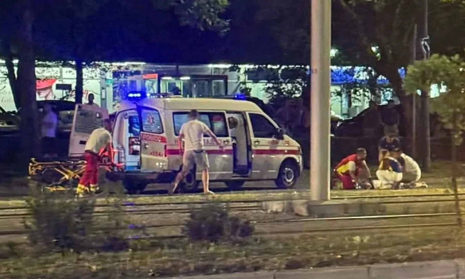 Vozač Audi A6 pod uticajem alkohola izazvao tešku povredu muškarca koji je bio na krovu automobila, predložen pritvor zbog ponavljanja krivičnog djela