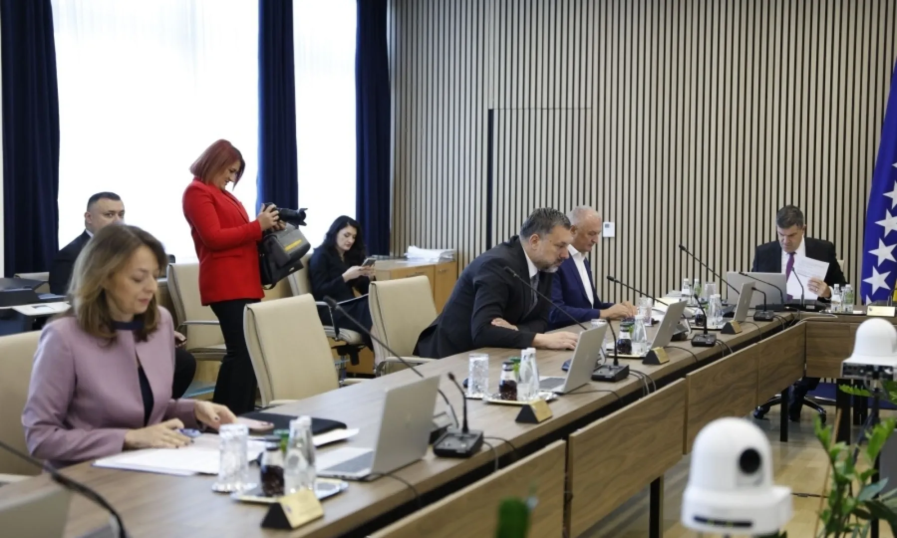 SPAŠAVAJ SE KO MOŽE: Šta će se dogoditi državnim ministrima koji planiraju zamrznuti mandat...
