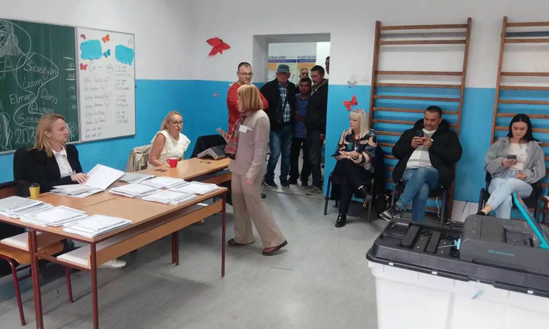Završeno ponovljeno glasanje u Bukviku, 183 od 406 registrovanih birača glasalo bez problema, navodi Ljiljana Orendi