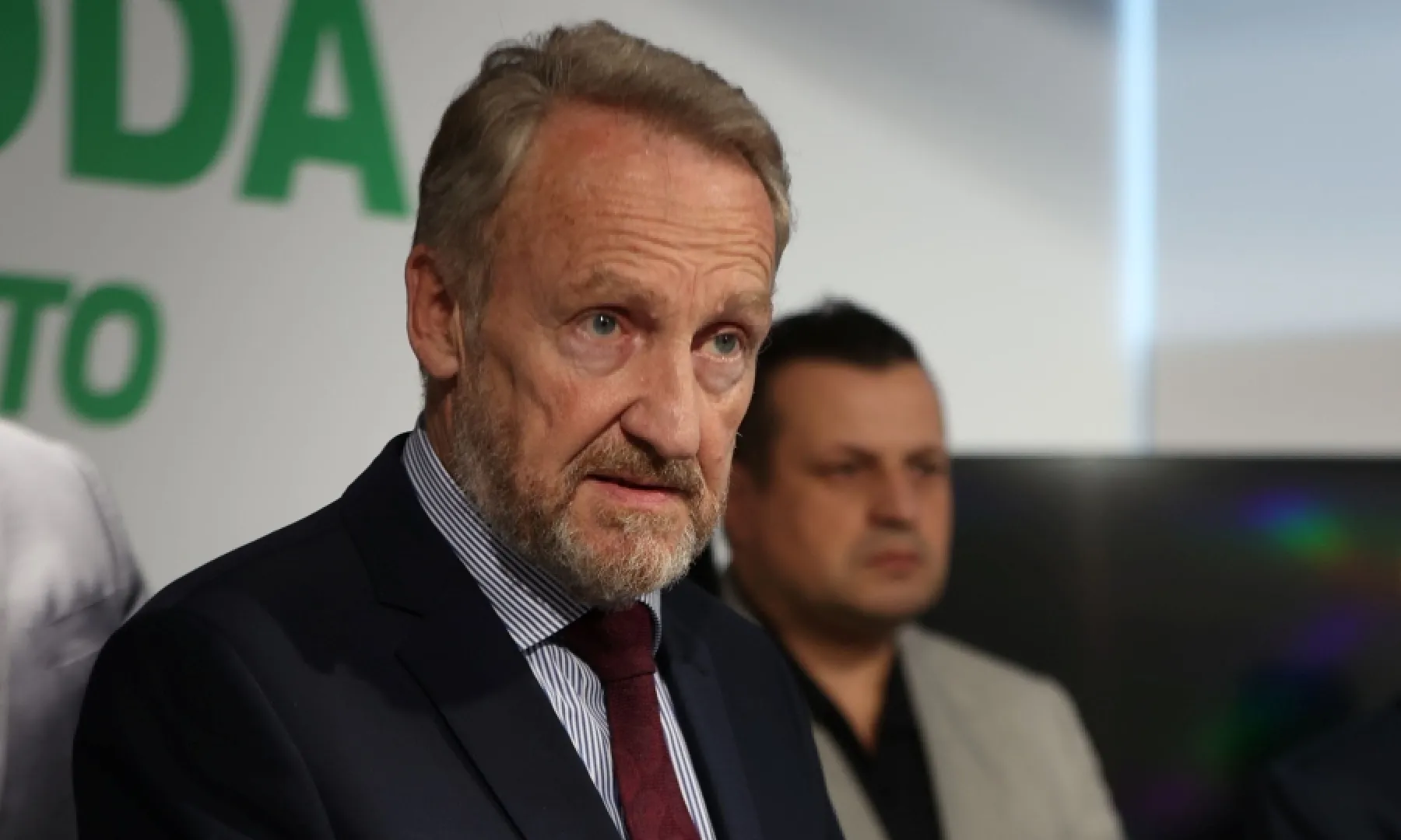 Bakir Izetbegović odgovorio na kritike, optuživši političke protivnike za zloupotrebu njegove izjave o ratu u BiH