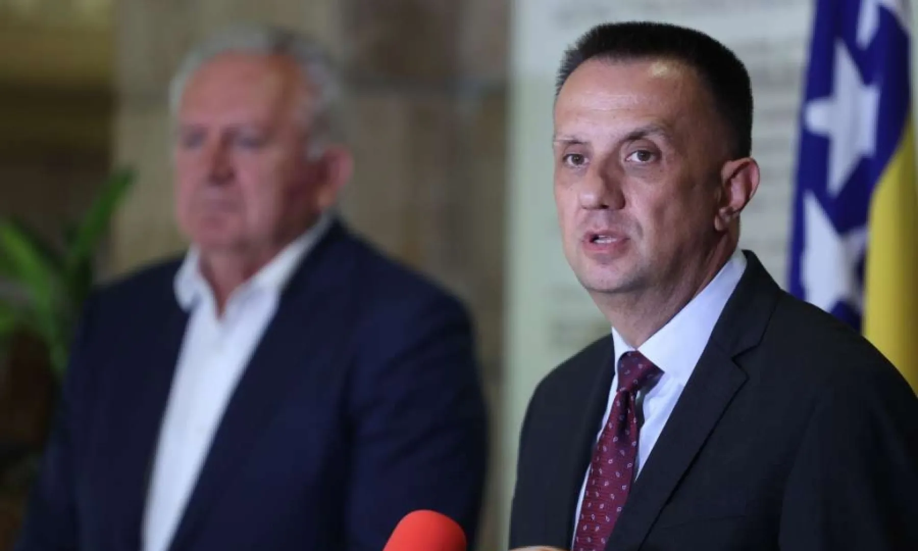 Federalni ministar Vedran Lakić predstavio paket mjera za pomoć 1.100 radnika nakon stečaja u Novoj Željezari Zenica