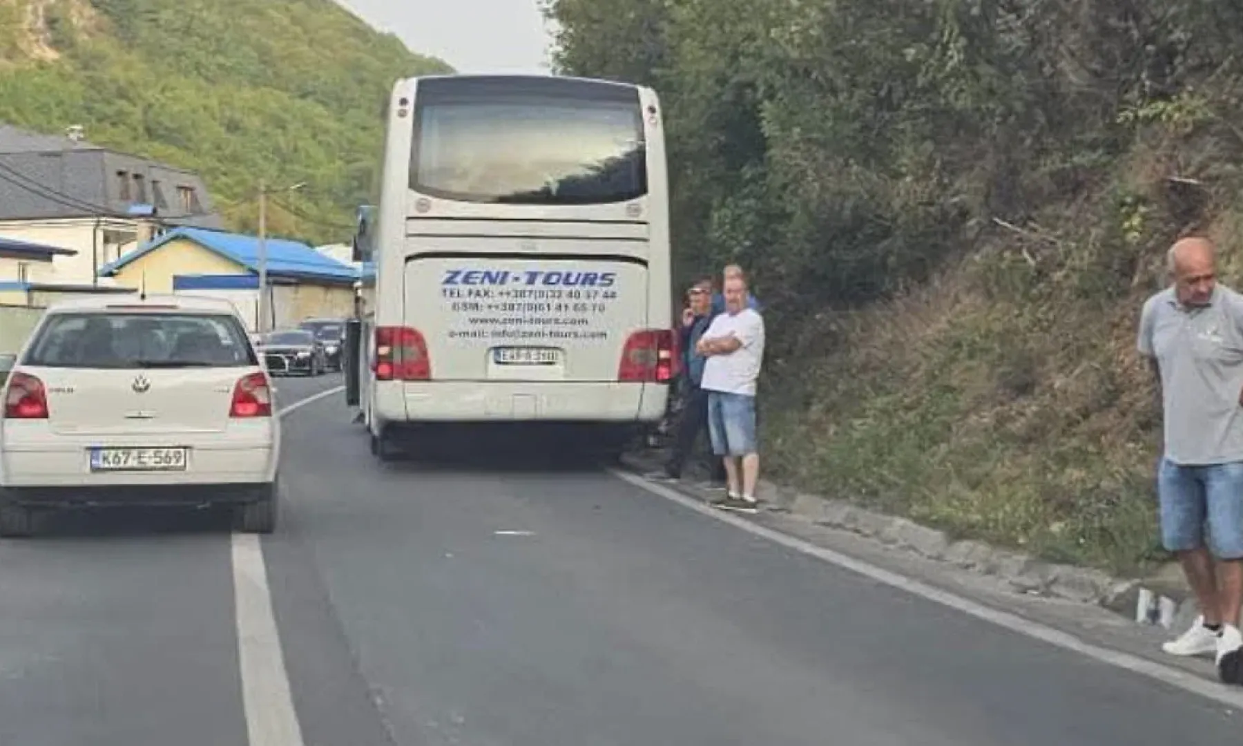 U nesreći kod Travnika medvjed istrčao pred autobus, vozač nije uspio izbjeći sudar