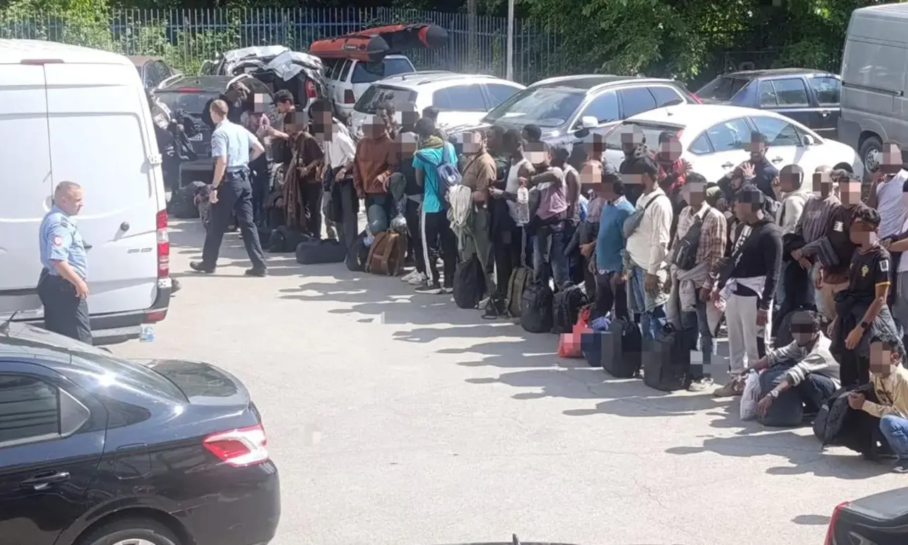 Policija u BiH otkrila 51 osobu u teretnom kombiju, uhapšen vozač Z. D