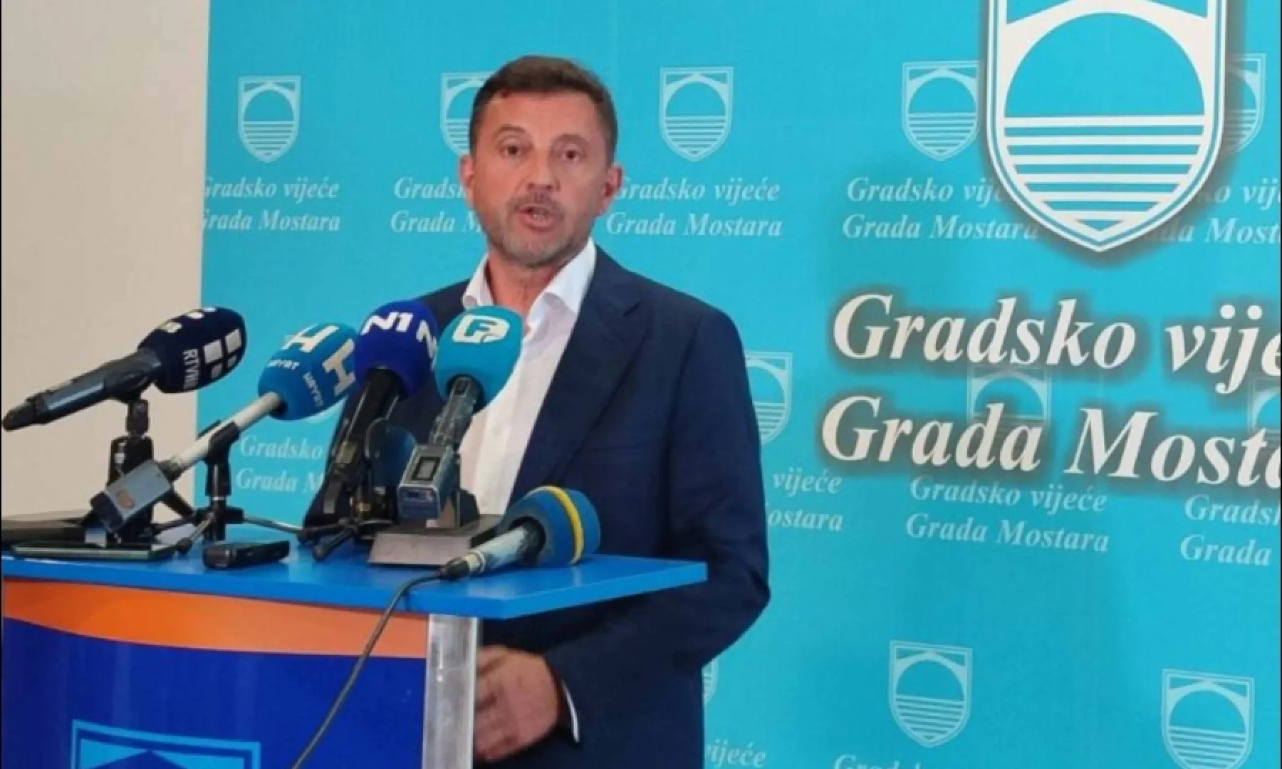 Gradonačelnik Kordić izbjegavao konkretne odgovore na pitanja novinara o JP Komunalno i JP Mostar-bus