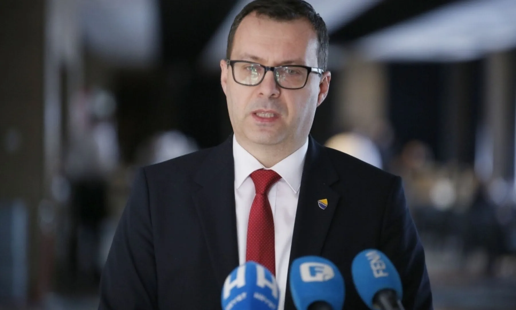Nermin Džindić postavio pitanja o objavi videa o proizvodnji granata na stranici Pretis u Vogošći