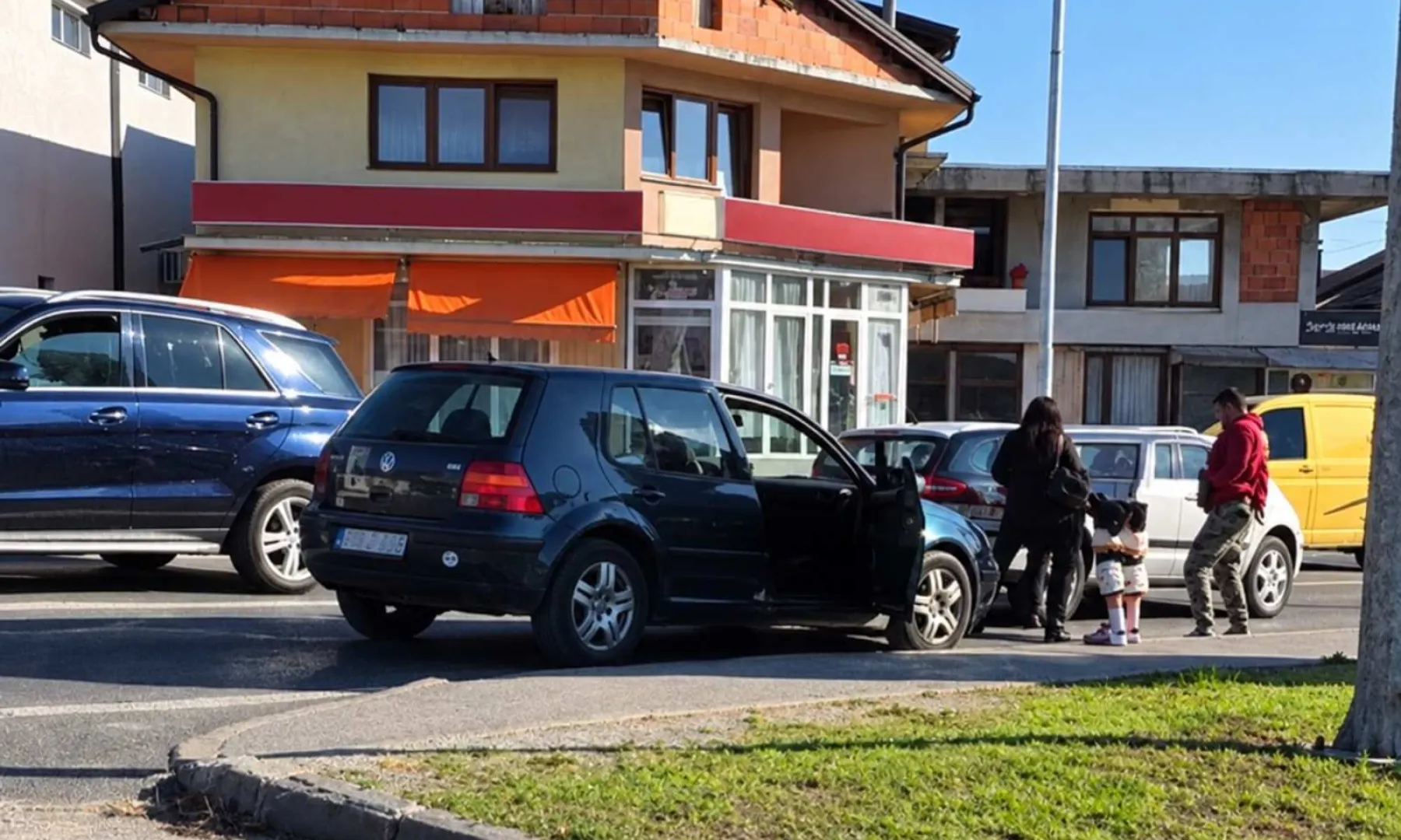 Saobraćaj otežan na Maloj Lisi u Cazinu zbog nesreće kod benzinske pumpe Gazprom