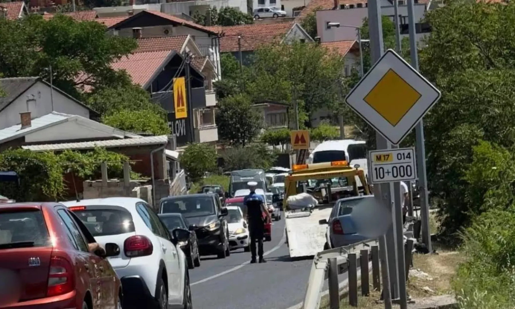Saobraćajna nesreća na M-17 u Mostaru: Dva automobila u sudaru, gužve na cesti