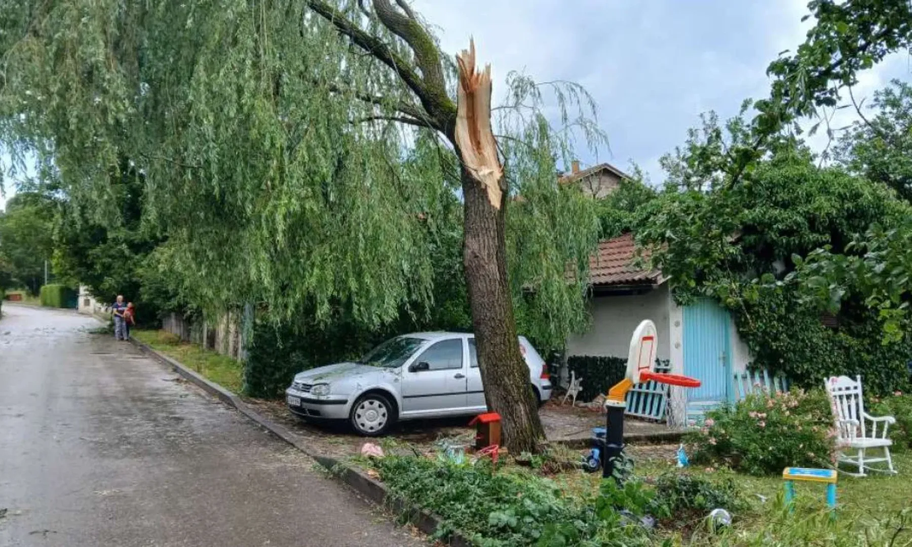 Olujno nevrijeme uzrokovalo štetu na porodičnim objektima u Tomislavgradu