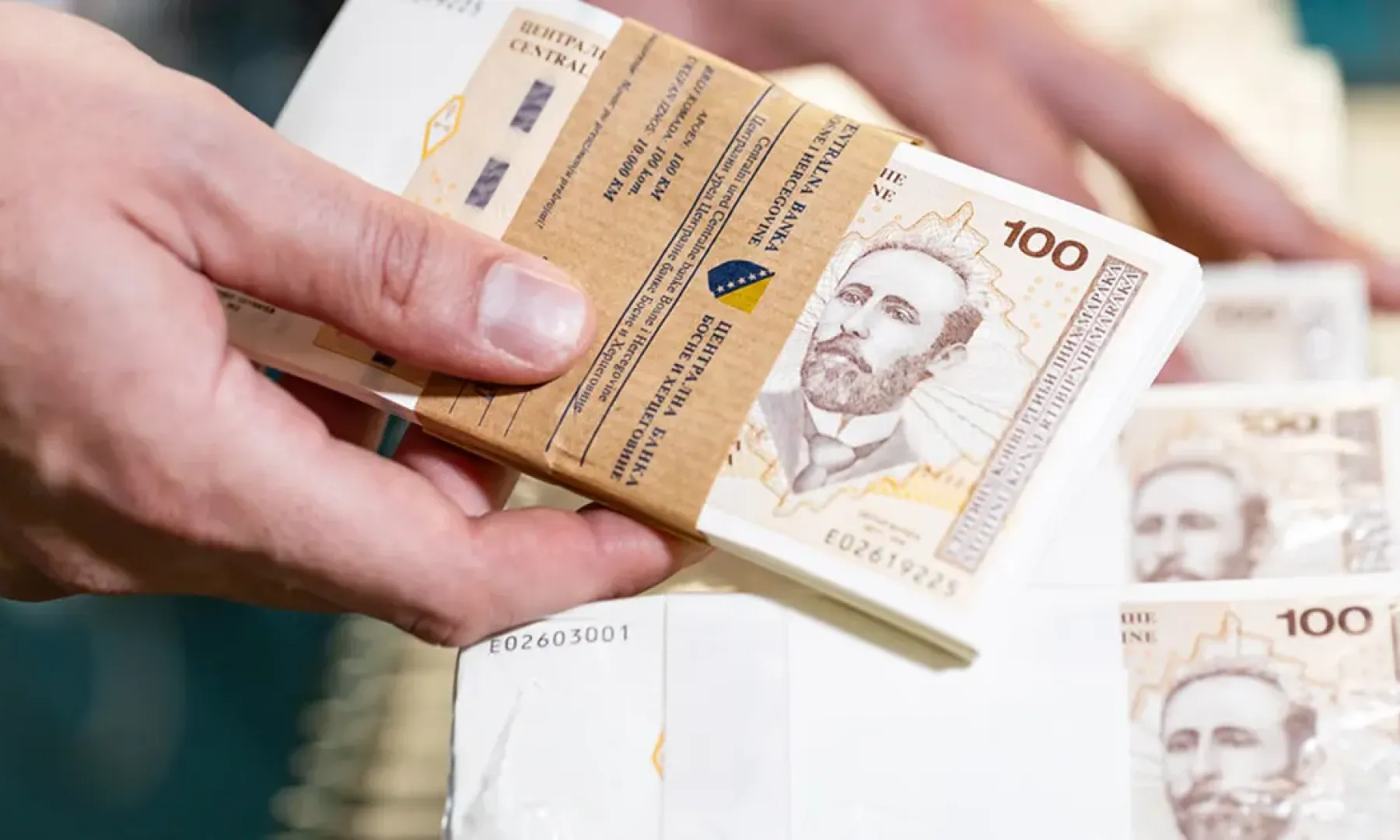 Vlada Tuzlanskog kantona odobrila isplatu jednokratne pomoći od 100 KM za 39.043 penzionera