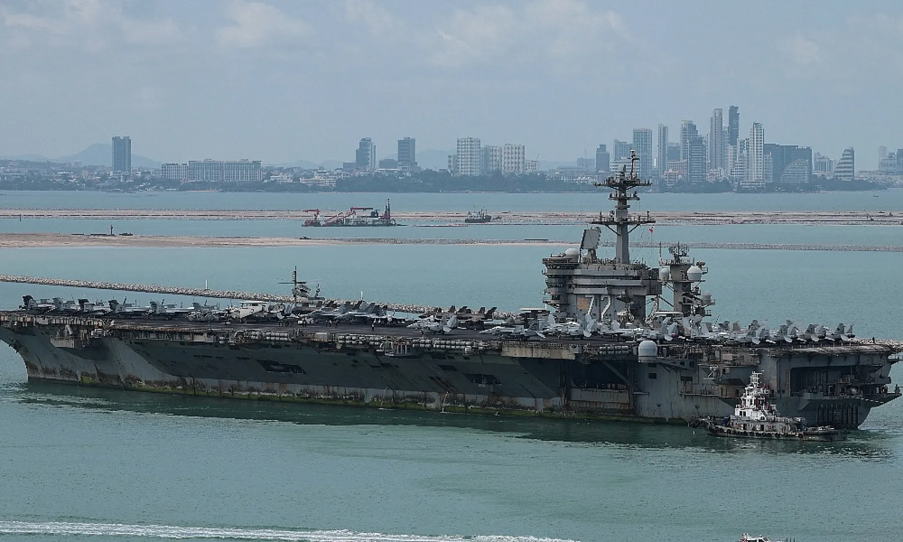 Nosač aviona USS Abraham Lincoln uplovio u Laem Chabang nakon 286 dana na moru, postavivši savremeni rekord, navode demokratski zastupnici