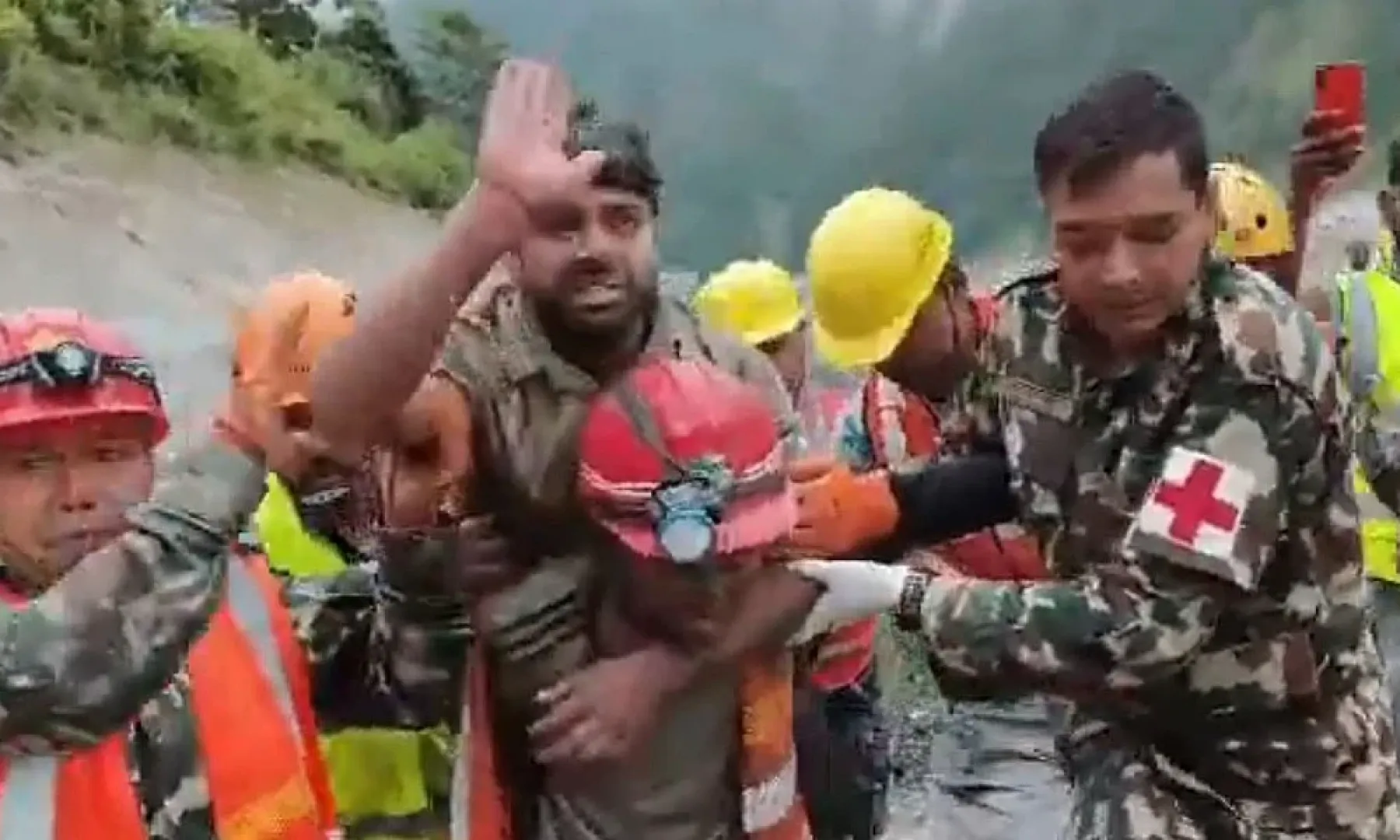 Dvojica radnika spašena iz tunela hidroelektrane u Nepalu devet dana nakon urušavanja glečera