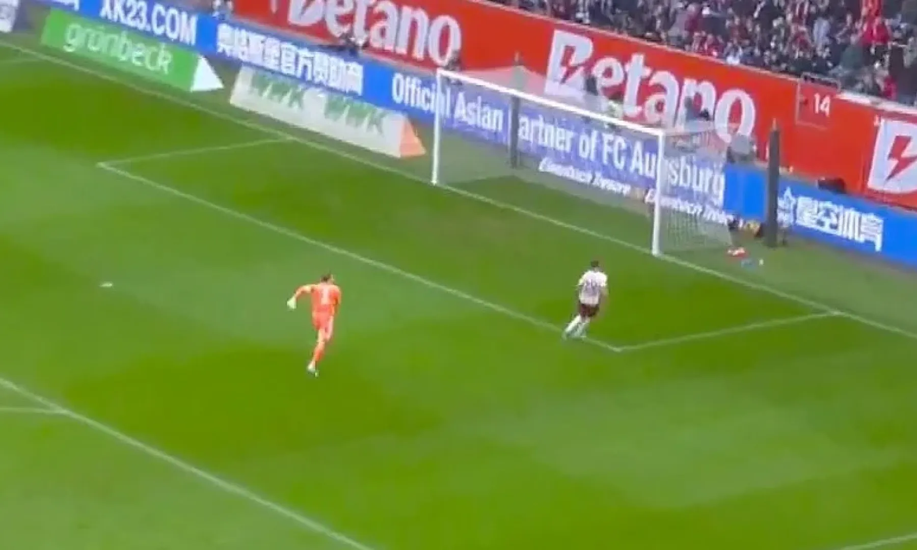 Manuel Neuer napravio grešku koja je dovela do gola Augsburga u 6. sekundi utakmice protiv Bayerna