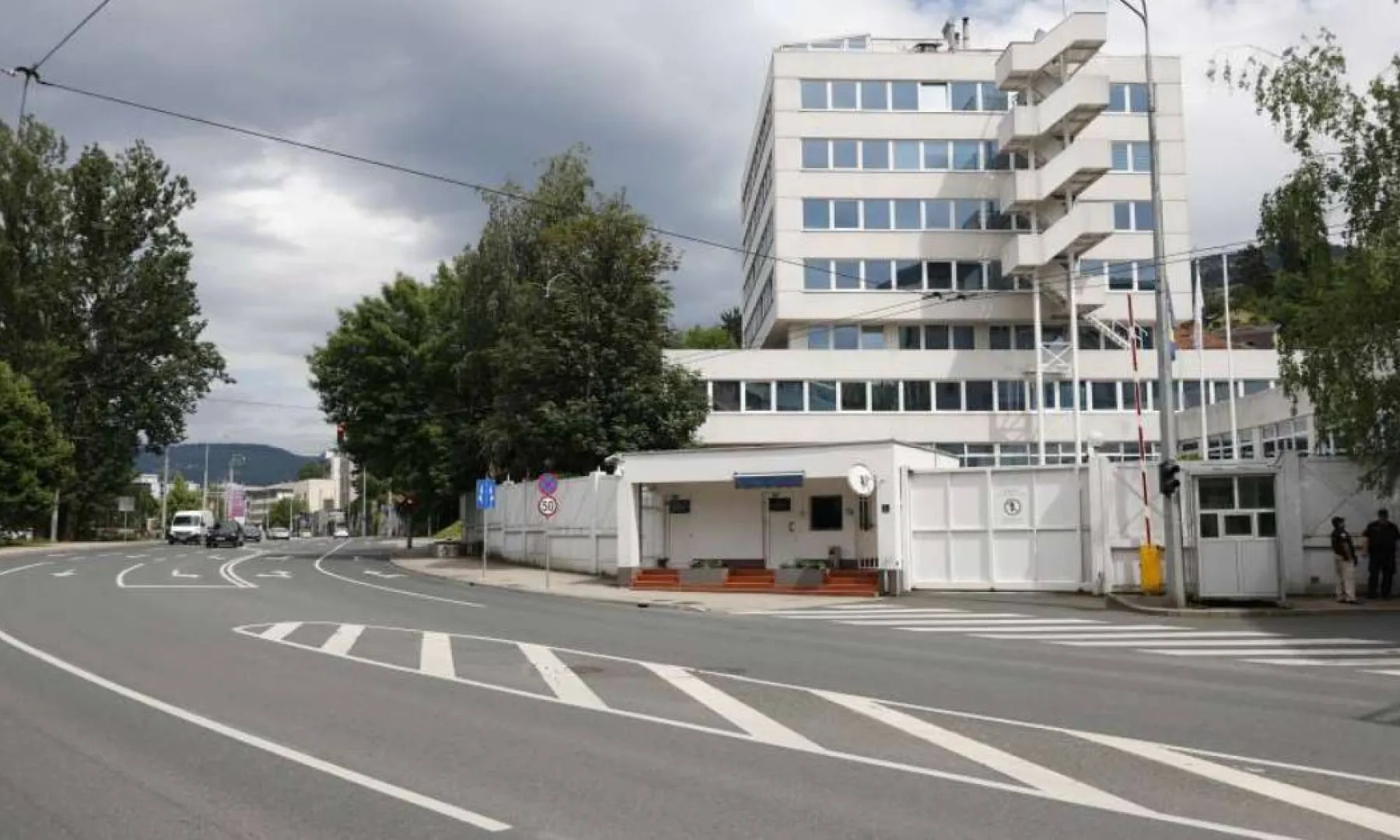 OHR upozorava vlasti BiH na obavezu sankcioniranja veličanja ratnih zločinaca i negiranja genocida