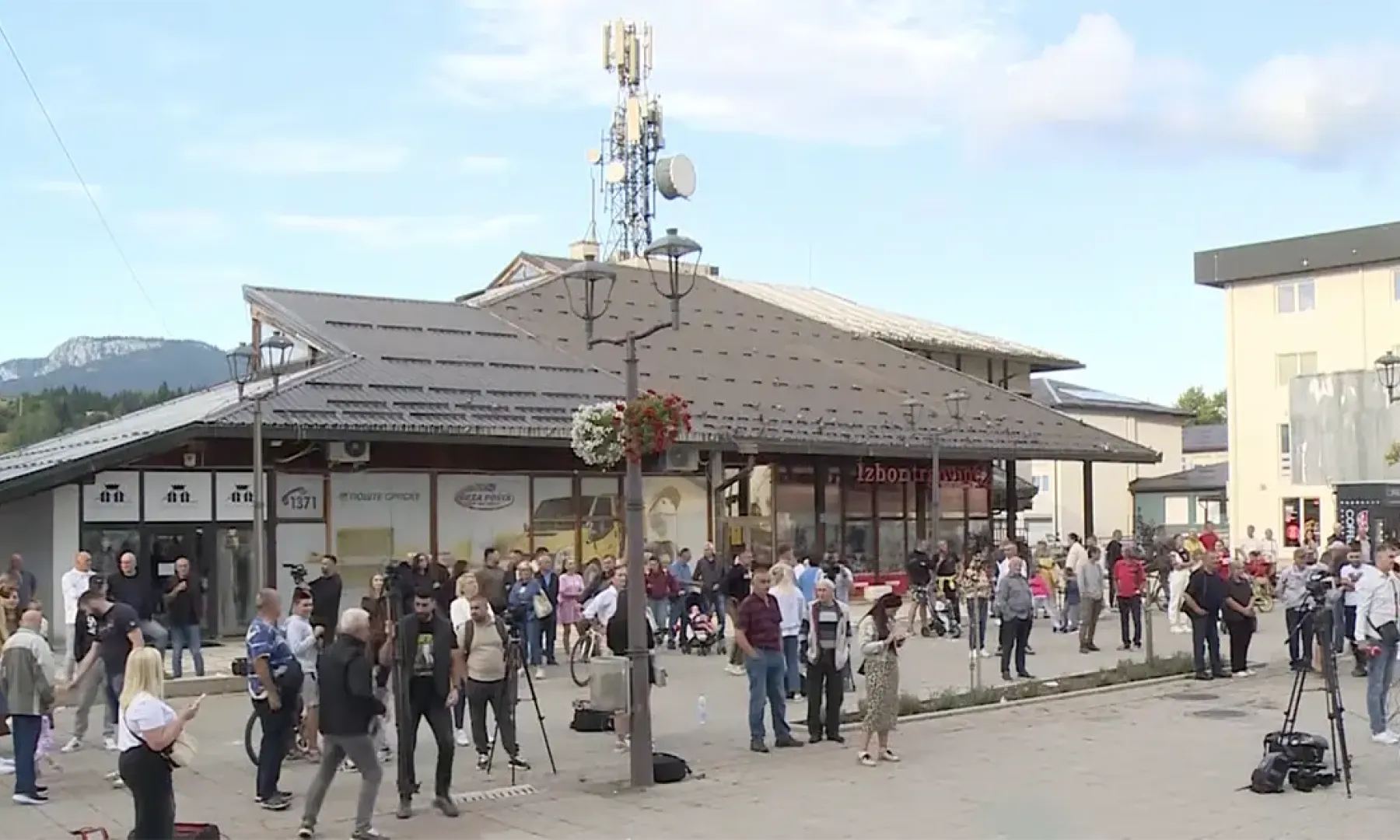 Protest građana na Palama traži pravdu nakon policijskog premlaćivanja mladih u diskoteci Enigma