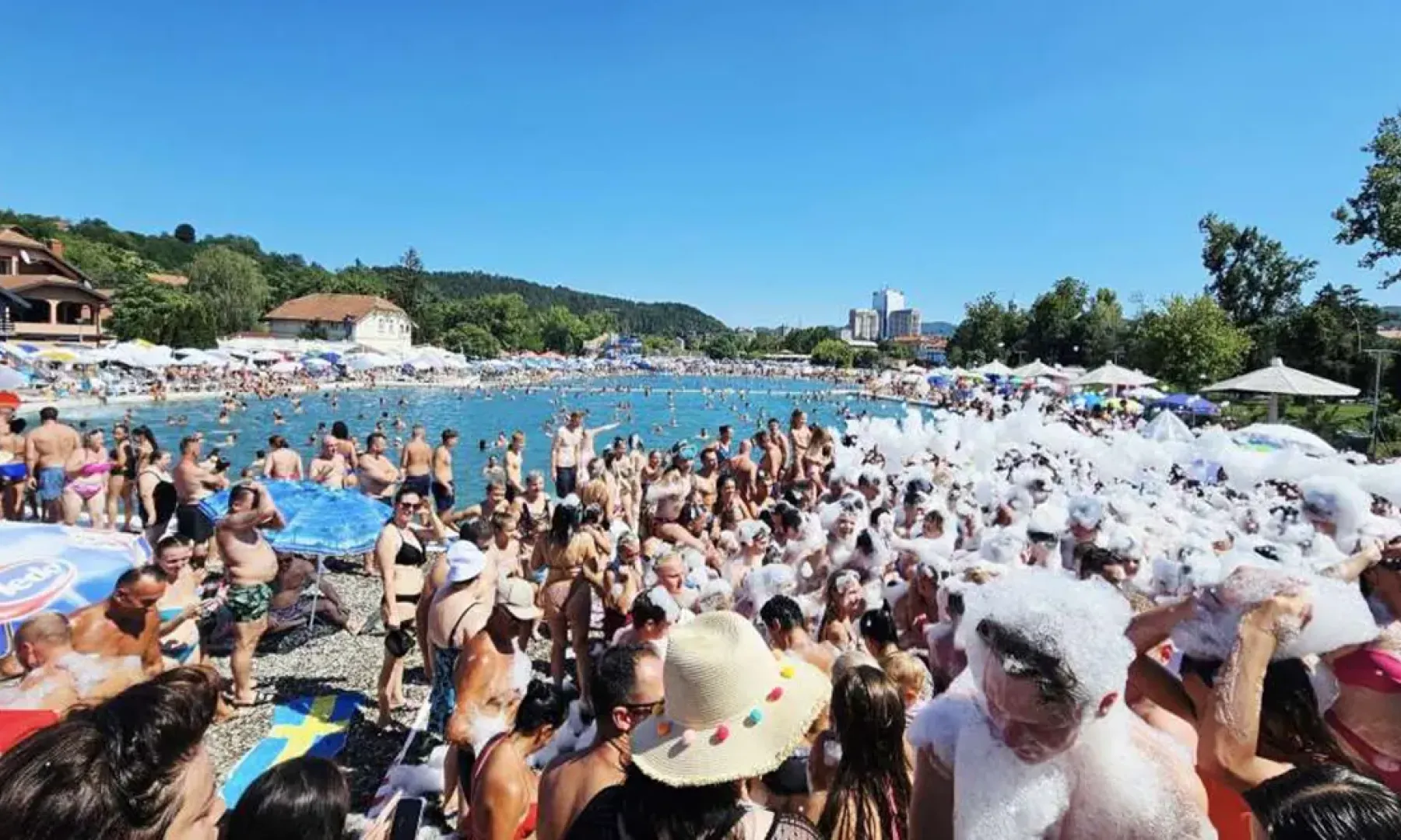 Policija intervenisala zbog muškarca koji je snimao djecu i žene na Panonskim jezerima u Tuzli