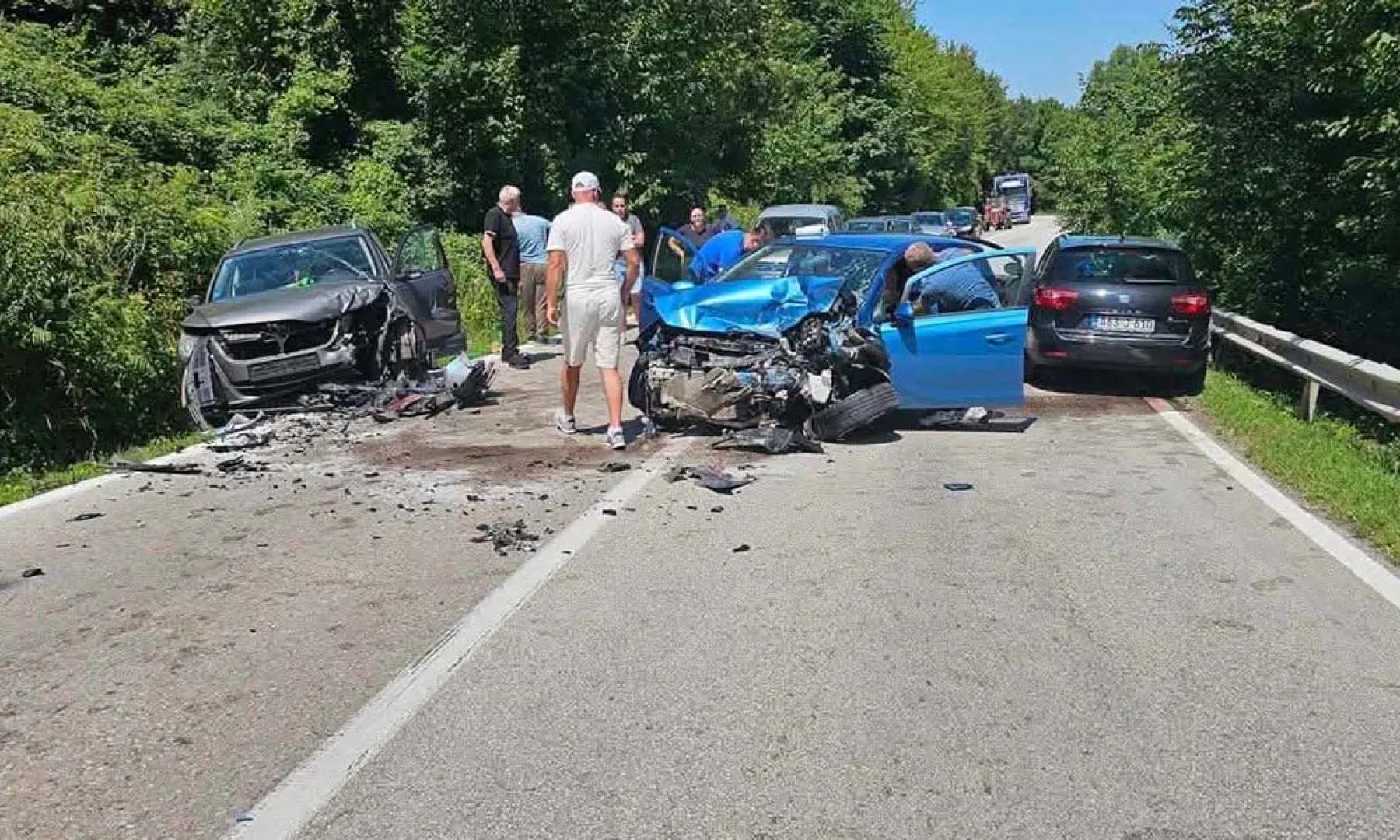 Saobraćajna nesreća na M18 između Živinica i Kladnja, jedna osoba poginula, dvije povrijeđene