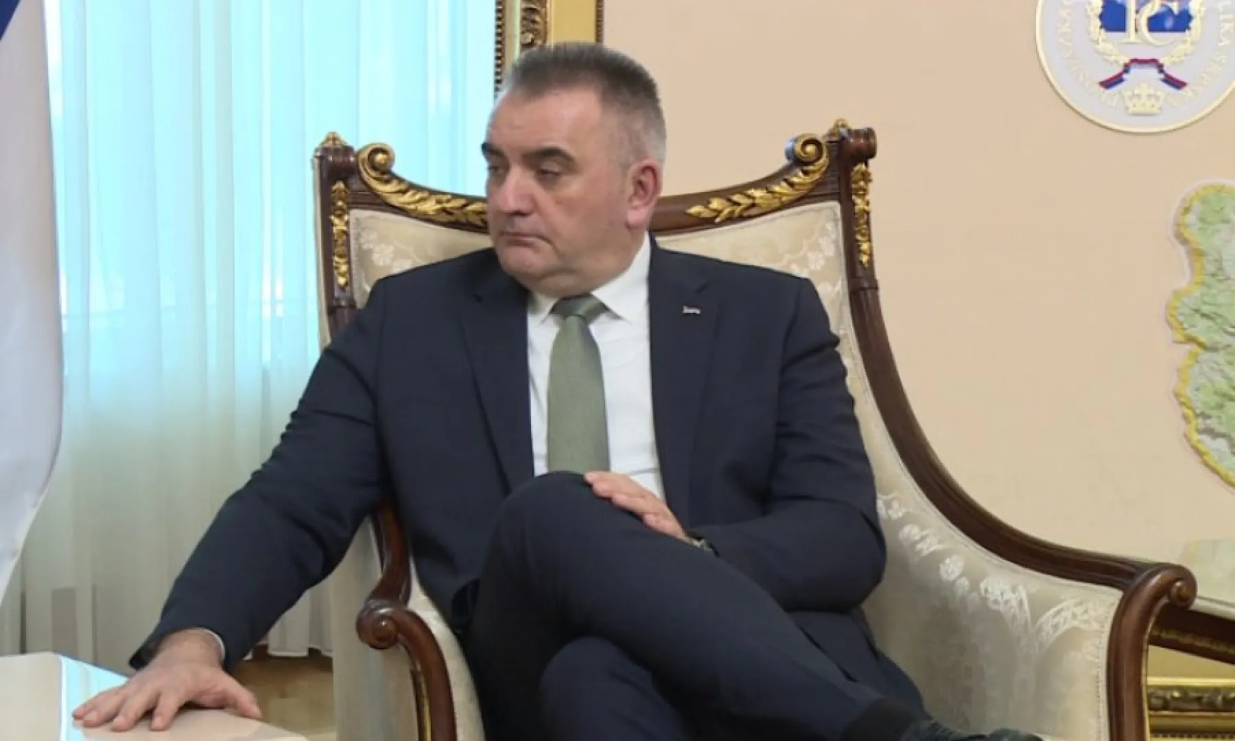 PREKO 240 MILIONA KM ZA SERDAROVA, A UGOVORI POD OZNAKOM TAJNOSTI: Vlada RS nastavila staru praksu skrivanja podataka (VIDEO)