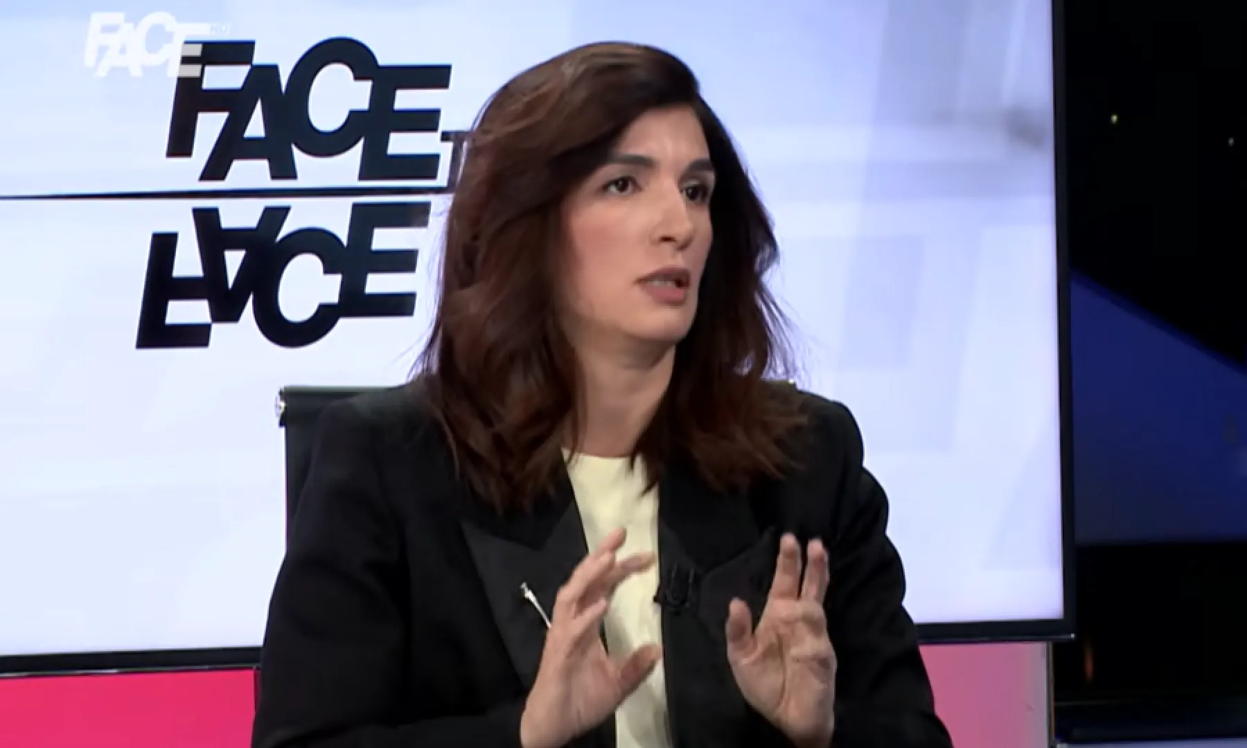 Sabina Ćudić komentira političku situaciju u BiH, kritikujući moguće koalicije SDP-a sa SDA i HDZ-om te upozorava na poteze Milorada Dodika