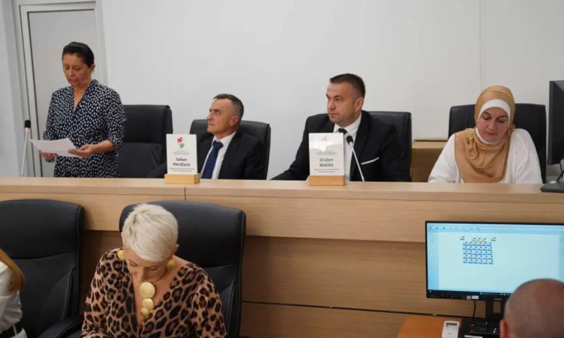 Povećali budžet, od 1. jula veće plate budžetskim korisnicima