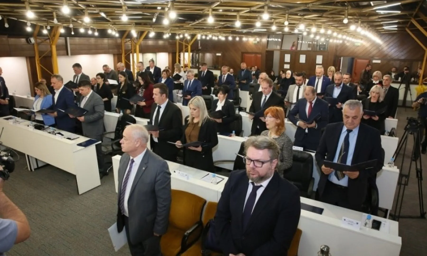 Prema projekcijama, SDA bi mogla osvojiti 15 mandata u Skupštini ZDK, dok SBiH ulazi s tri, a SBB ostaje bez zastupnika