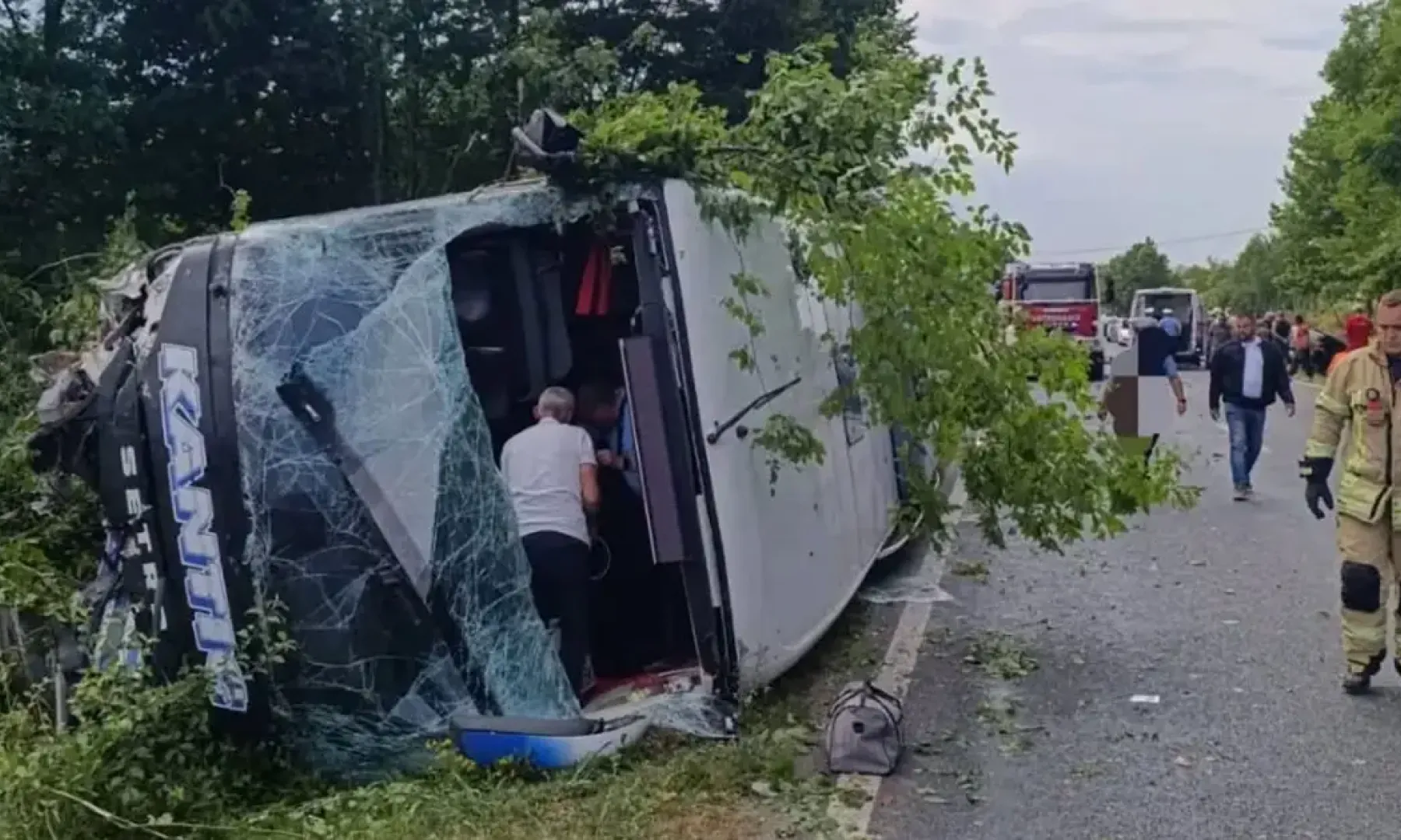 Teška povreda vozačice u sudaru autobusa i automobila na magistrali kod Kamičana