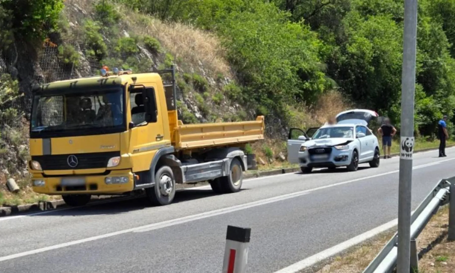 Sudar kamiona i automobila na M-17 kod Bunskih kanala usporio saobraćaj