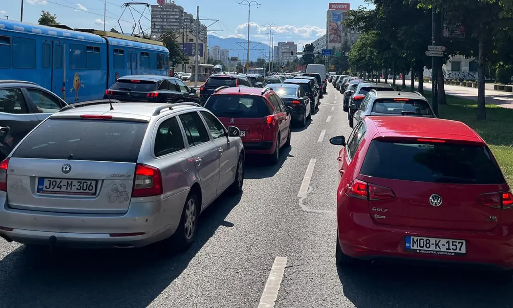Saobraćajna nesreća u Sarajevu izazvala velike gužve, motociklista povrijeđen