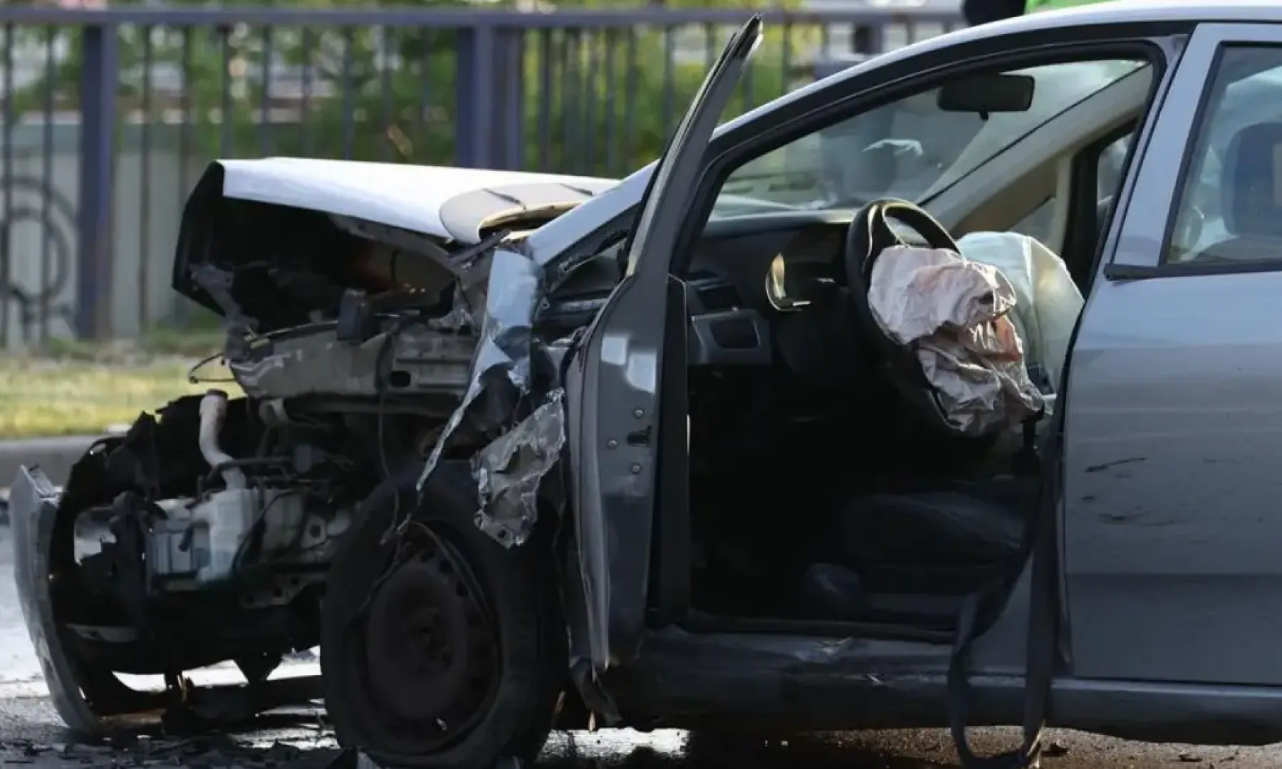 U saobraćajnoj nesreći u Rogatici poginuo vozač Yuga, sudario se s Renaultom koji je vozio državljanin Sjeverne Makedonije
