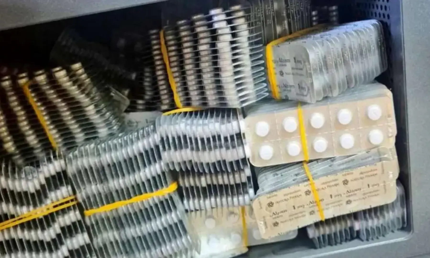Na aerodromu Sarajevo uhapšen Irac zbog sumnje na neovlašteni promet 21.189 tableta opojnih droga