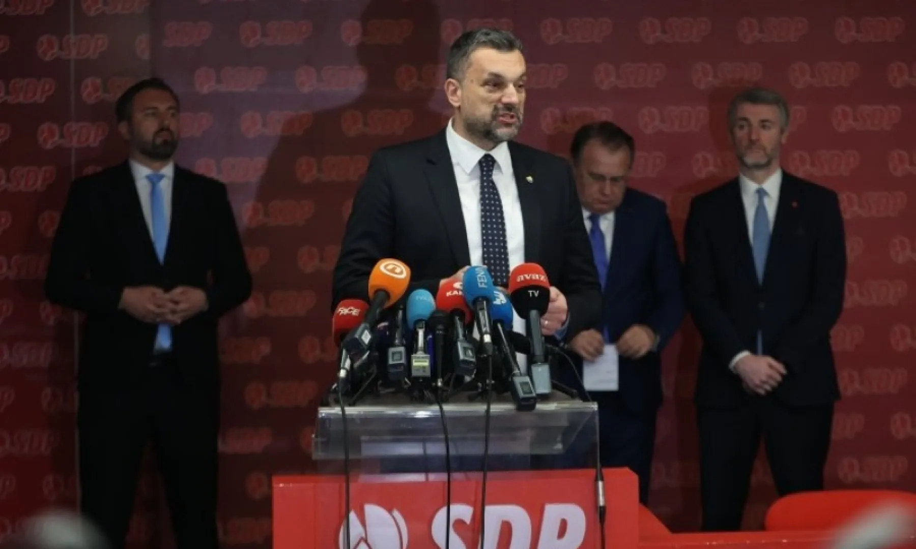 GREŠKA U KORACIMA: Trojka u mreži vlastitog licemjerja
