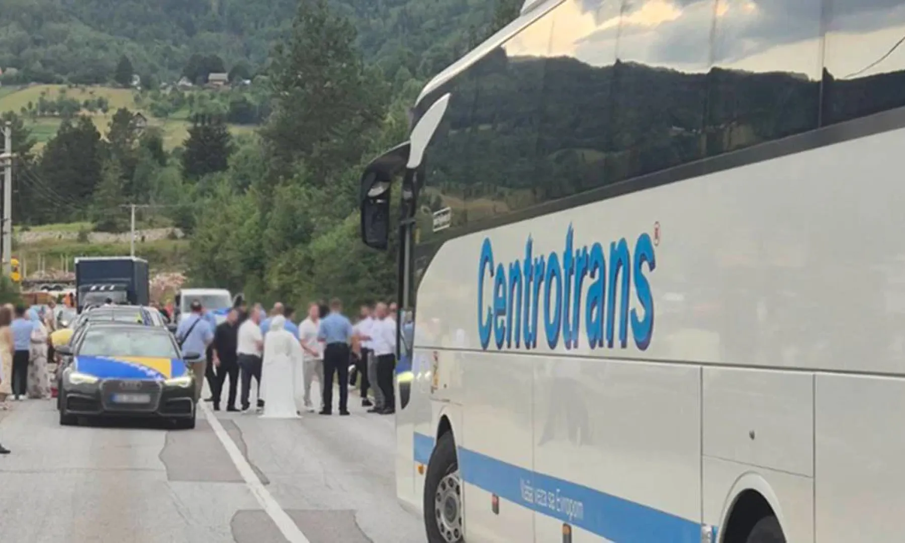 Fizički sukob u Rogoušićima potpuno obustavio saobraćaj na putu Sarajevo–Sokolac