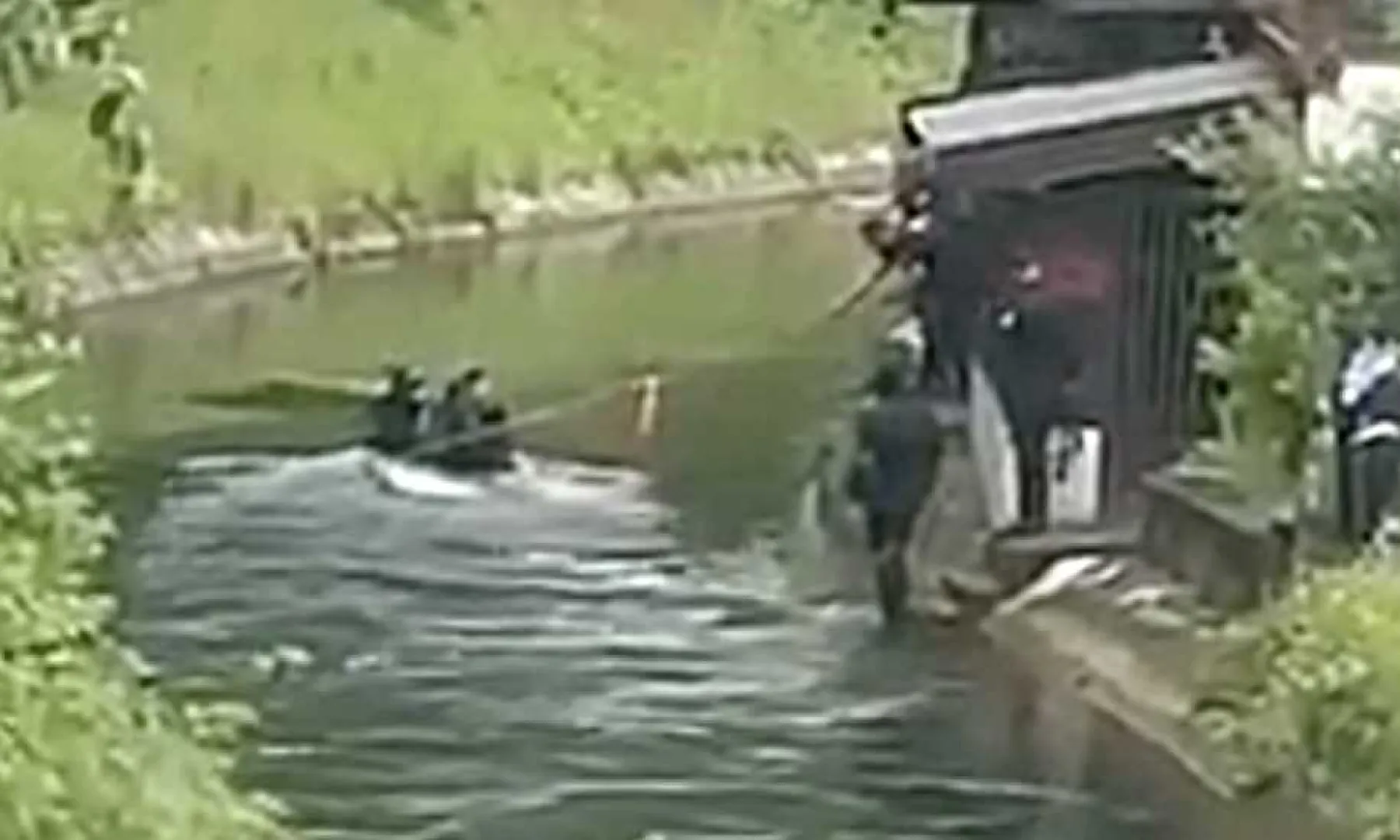 Tragična saobraćajna nesreća u bihaćkoj ulici Bedem: Jedna osoba smrtno stradala, u toku izvlačenje vozila i uviđaj