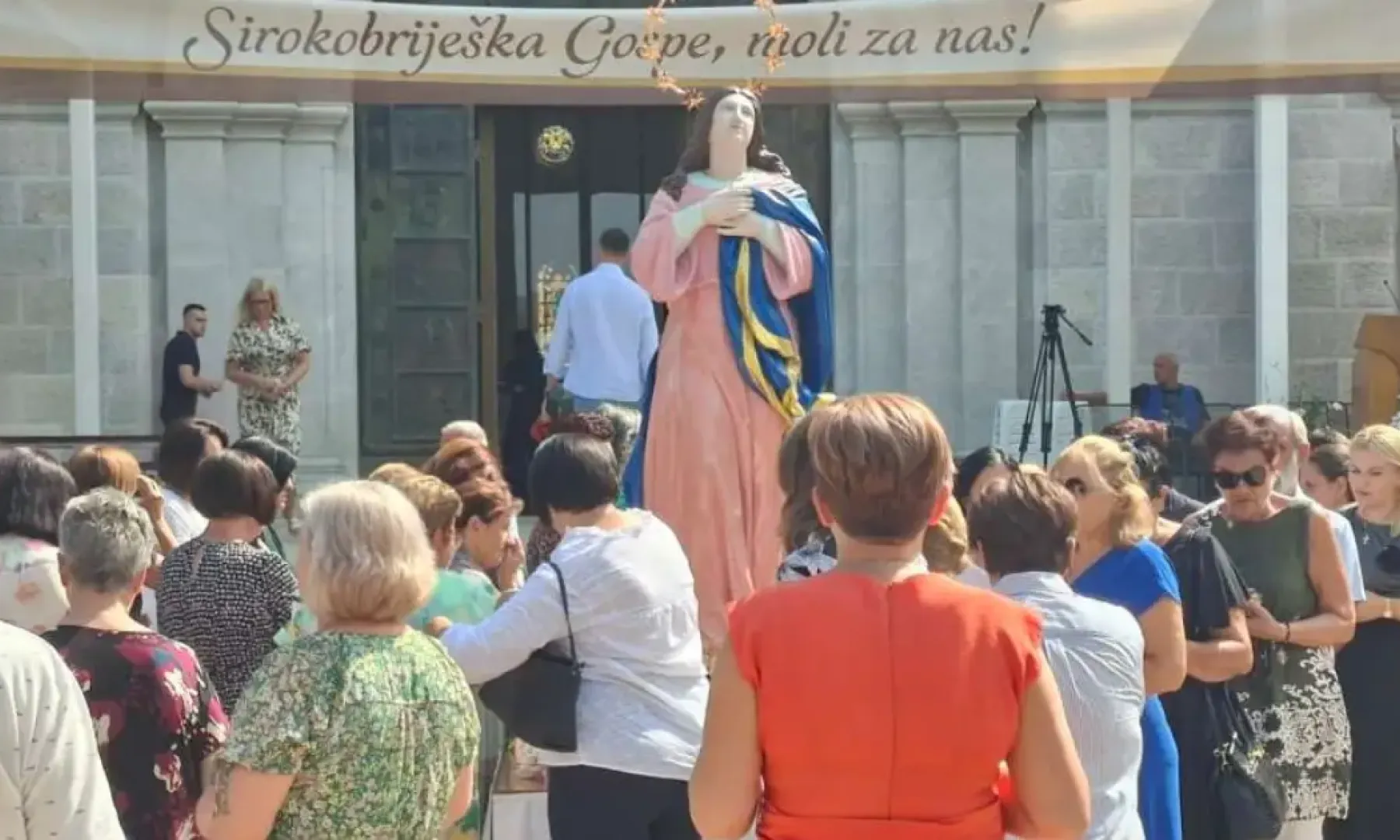 Vjernici se okupljaju u marijanskim svetištima širom BiH povodom Velike Gospe, centralna misa u Mostaru u 20:00