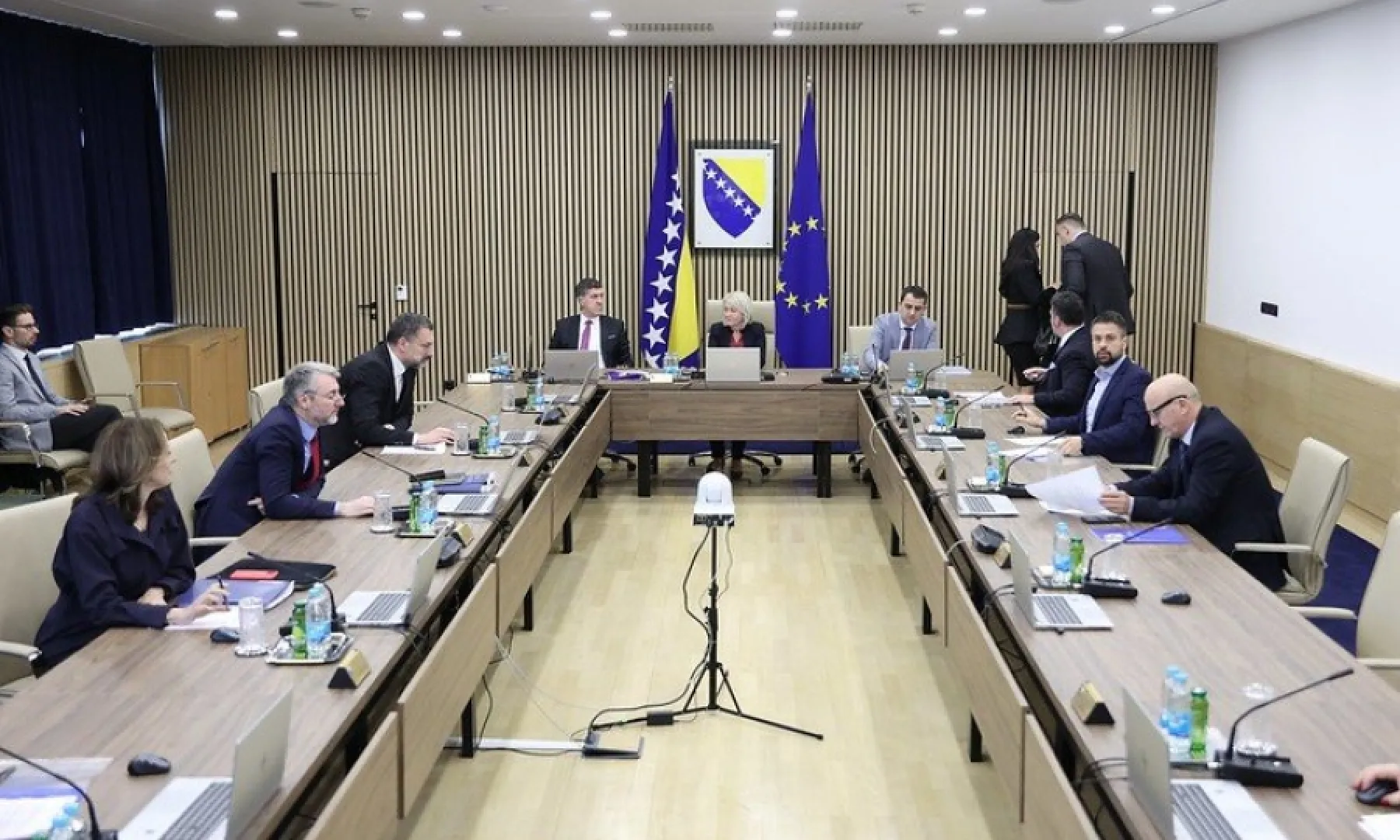 BUDUĆIM MINISTRIMA ĆE KAŠIKE UPASTI U MED: Osnovne plate od 4.300 do 6.200 KM, a na sve to dobiće i dodatne naknade