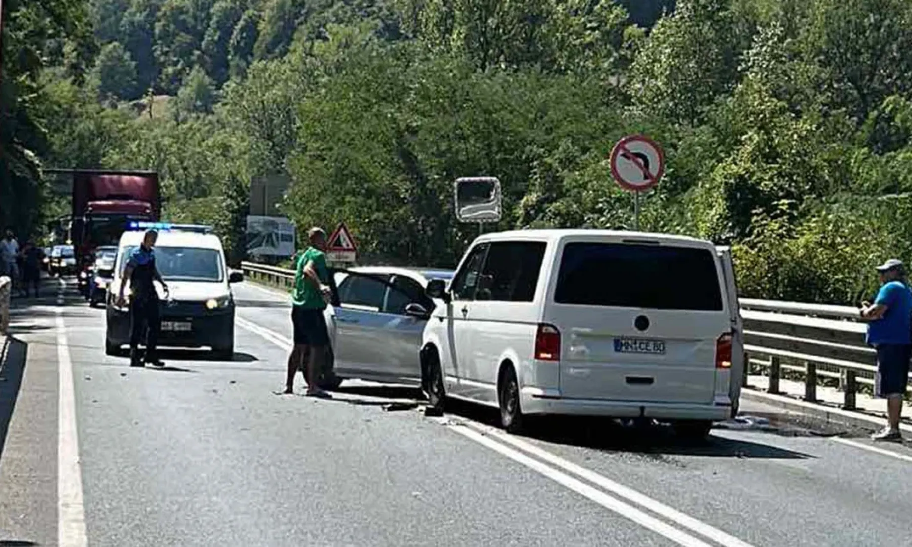 Saobraćajna nesreća na M-17 u Vranduku: Tri osobe povrijeđene, saobraćaj obustavljen