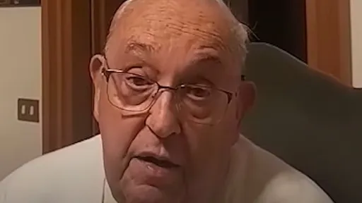 Vatikan objavio do sada neviđeni snimak pape Franje: Neformalna odjeća i emotivna poruka