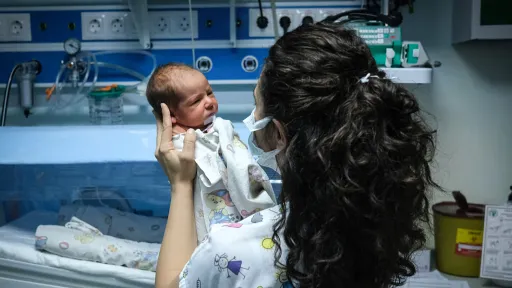 Turska: Zabranjeno porađanje carskim rezom u privarnim klinikama, potez izazvao burne reakcije