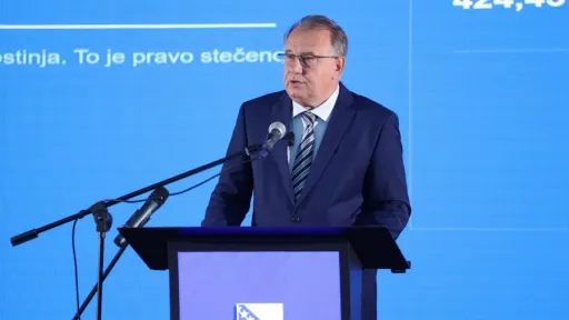Premijer Nikšić izložio postignuća mandata: Minimalna plata porasla na 1.027 KM, a budžet povećan