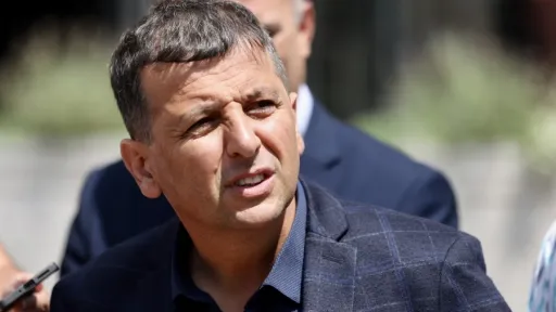 VUKANOVIĆ U NEVJERICI: &bdquo;Izgubili smo 300 miliona samo u nekoliko arbitraža, zadužili se za tri milijarde, a pogledajte &scaron;ta danas radi vlada..."