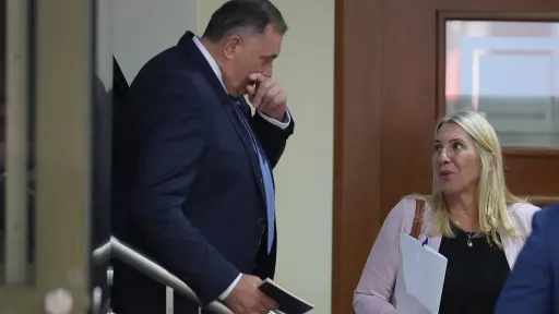 Revizori u RS-u če&scaron;ljali dokumentaciju službe kojoj je &scaron;ef bio Milorad Dodik