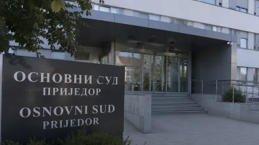 Osnovni sud u Prijedoru produžio pritvor M. M. zbog fizičkog napada na dvojicu mu&scaron;karaca