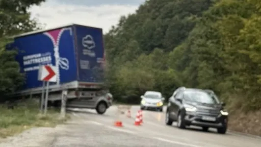 Jo&scaron; jedna nesreća potresla Cazin: "Sudar kamiona i auta" &ndash; evo detalja | Cazin.NET