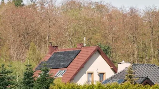 Zašto ulagati u solarnu elektranu na vlastitom krovu?