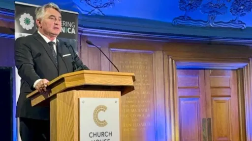 Željko Kom&scaron;ić na komemoraciji u Londonu upozorio na opasnost mržnje i negiranja genocida