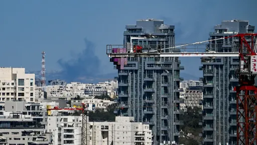 Iran izveo napad na centralni Izrael: Povrijeđeno šest osoba, prijavljeno više od desetak udara u zemlji
