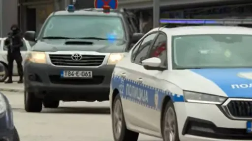 Dodik napustio zgradu Vlade RS u Istočnom Sarajevu, podigao tri prsta