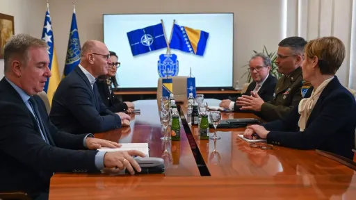 
                                    Komandant NATO Štaba Sarajevo u posjeti Brčkom i Tuzli: Jačanje partnerstva i izgradnja kapaciteta bh. institucija                                